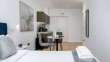 Iron/ironing board, Internet, bed sheets