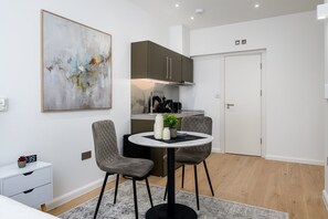Dining - GuestReady - Relaxing Getaway in Greenwich (London)