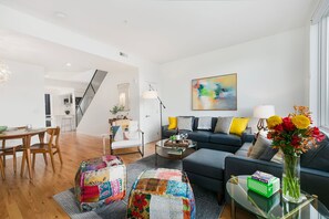 Townhome, Multiple Beds, Patio, Mountain View (401 Linden Street #3-332) | Living area