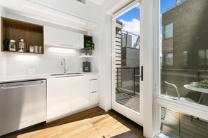 联排别墅, 多张床, 露台, 山景 (401 Linden Street #3-332) | 私人厨房 | 冰箱、微波炉、烤箱、炉灶
