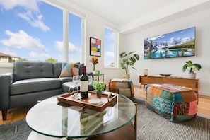 Townhome, Multiple Beds, Patio, Mountain View (401 Linden Street #3-332) | Living area | 55-inch flat-screen TV with digital channels