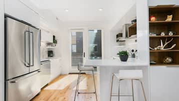 Townhouse, Beberapa Tempat Tidur, patio, pemandangan gunung (401 Linden Street #3-332) | Dapur pribadi | Lemari es, microwave, oven, dan kompor