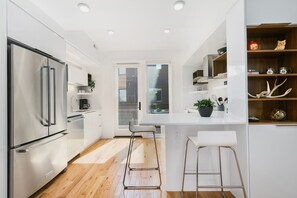 联排别墅, 多张床, 露台, 山景 (401 Linden Street #3-332) | 私人厨房 | 冰箱、微波炉、烤箱、炉灶