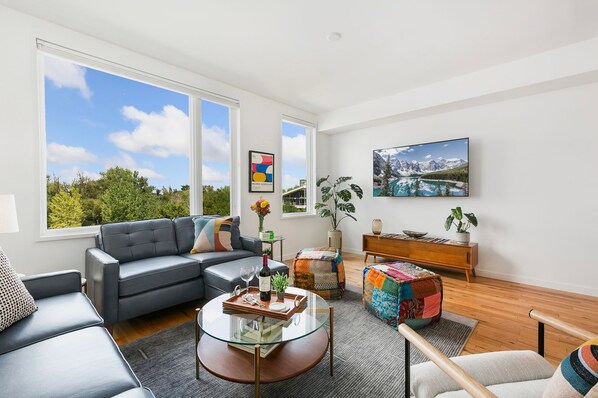 Townhome, Multiple Beds, Patio, Mountain View (401 Linden Street #3-332) | Living area