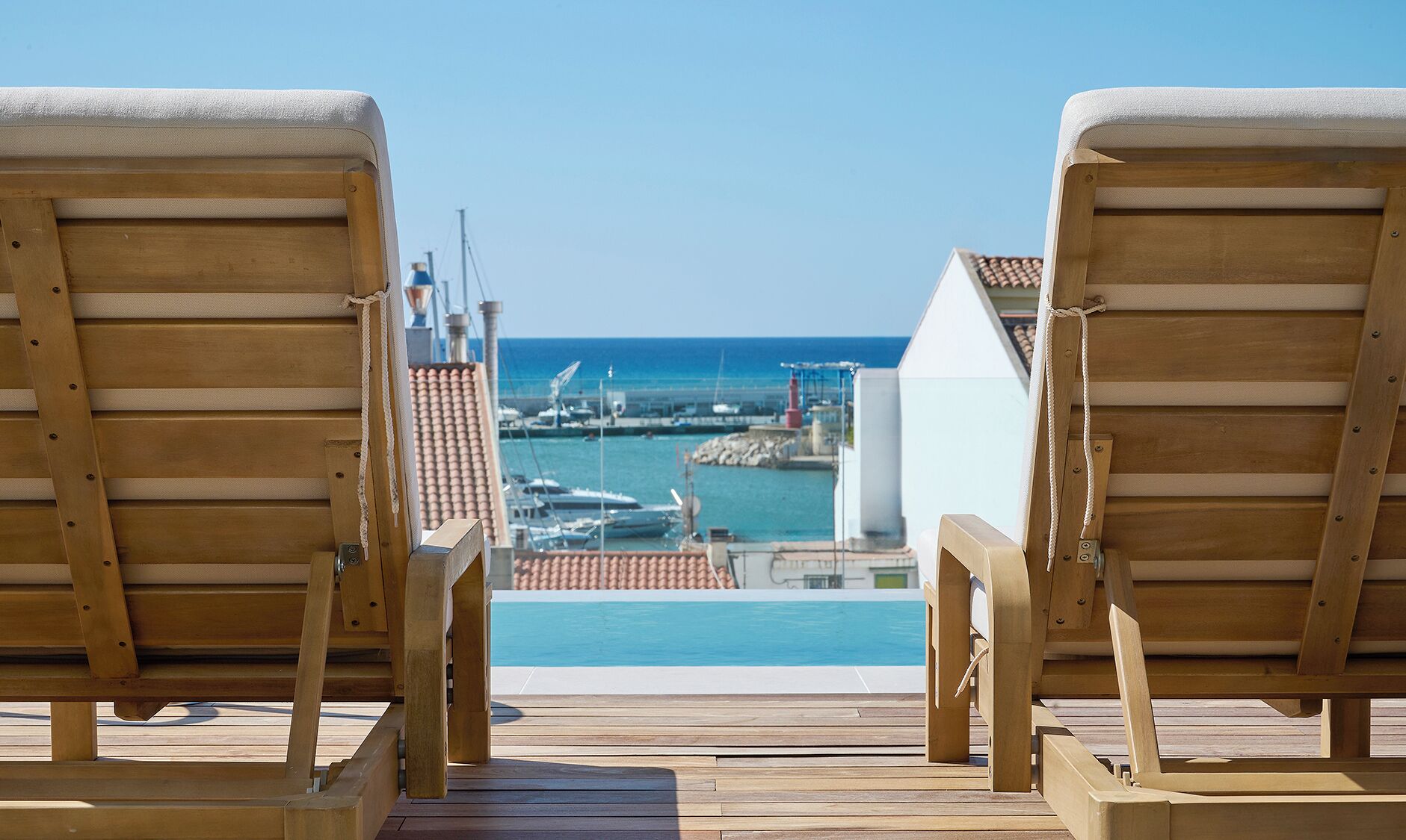 Sesongbasert utendørsbasseng