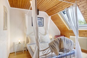 2 bedrooms, WiFi, bed sheets - Holiday Apartment '2' with Mountain View, Shared Garden and Wi-Fi (Triberg)