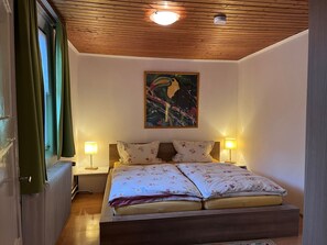 2 quartos, ferros/tábuas de passar roupa, Wi-Fi, roupa de cama