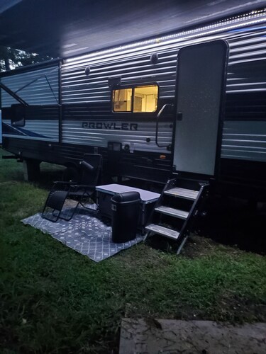 Go glamping on the Withlacoochee river in beautiful Nobleton Fl.