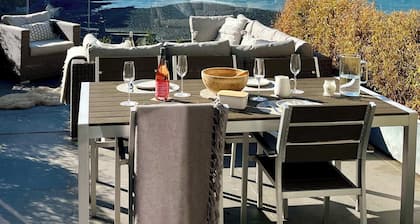 Sunset Terrace - 2-Bed Sea View Apartment at Tors Park with Terrace