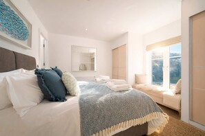 2 bedrooms, iron/ironing board, travel cot, WiFi