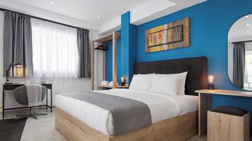 1 slaapkamer, een bureau, een strijkplank/strijkijzer, reisbedje