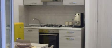 Oven, stovetop, coffee/tea maker, electric kettle