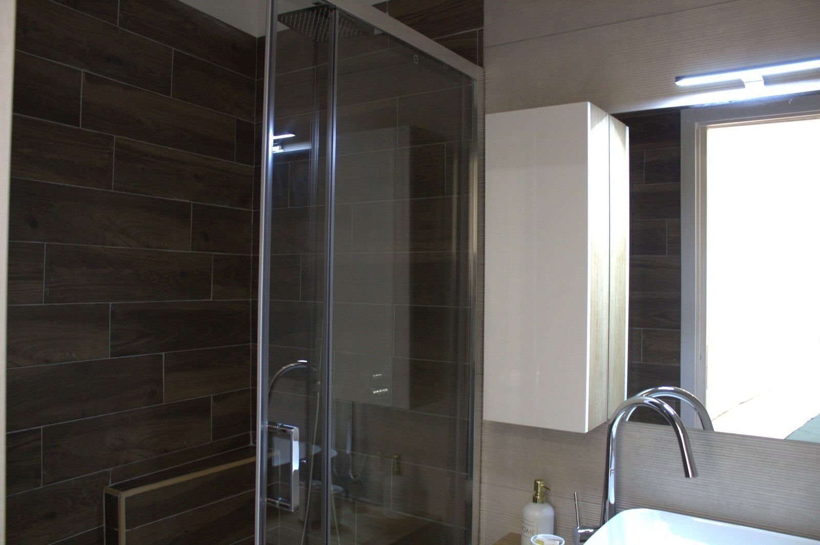 Doccia, asciugacapelli, bidet, asciugamani