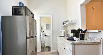 Large Studio Apartment Near Downtown