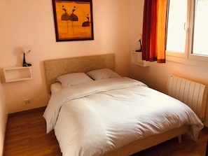 1 chambre, fer et planche à repasser, accès Internet, draps fournis