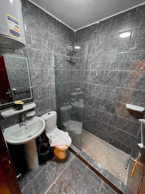 Standard Double Room | Bathroom