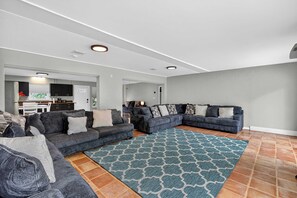 TV - Spacious Family Home Near Siesta Key Beach (Siesta Key)