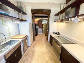 Villa, 5 Bedrooms, Private Pool, Garden View | Private kitchen