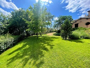 Villa, varias habitaciones, alberca privada, vista al jardín | Áreas de la propiedad