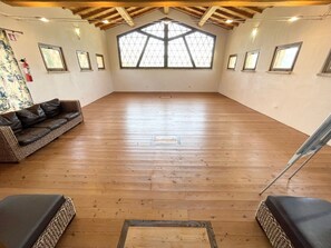 Villa, varias habitaciones, alberca privada, vista al jardín | Interior