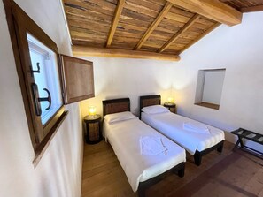 5 bedrooms - Spoleto Tranquilita Sleeps 16 With Wifi Pool Yoga Studio Gardens and Views (Spoleto)