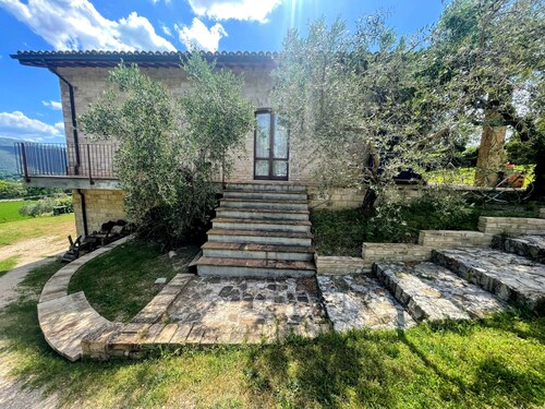 Spoleto Tranquilita Sleeps 16 With Wifi Pool Yoga Studio Gardens and Views