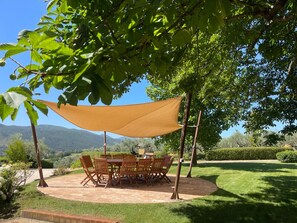 Villa, varias habitaciones, alberca privada, vista al jardín | Restaurante al aire libre