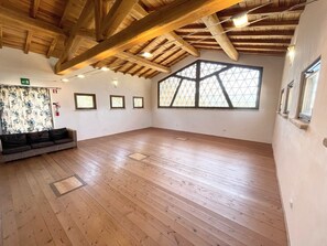 Villa, 5 Bedrooms, Private Pool, Garden View | Interior