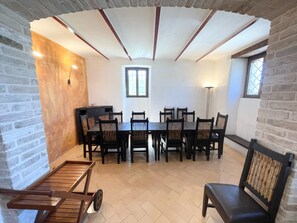 Villa, varias habitaciones, alberca privada, vista al jardín | Restaurantes