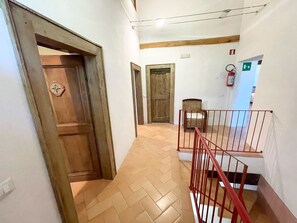 Huvila, useita makuuhuoneita, yksityinen uima-allas, näköala puutarhaan | Sisätilat