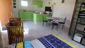 1 chambre, fer et planche à repasser, accès Internet, draps fournis
