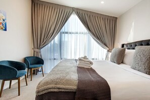 3 makuuhuonetta, työpöytä, silitysrauta/-lauta, ilmainen Wi-Fi