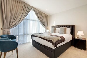 3 bedrooms, desk, iron/ironing board, free WiFi
