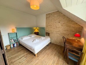 4 chambres, bureau, lit de bébé portatif, accÚs au Wi-Fi (inclus)