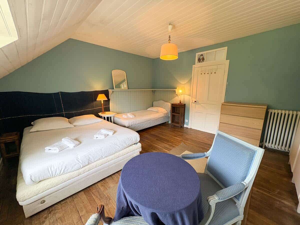 4 dormitorios, escritorio, wifi gratis y ropa de cama