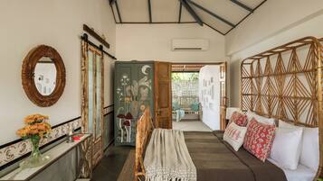 3 sovrum, värdeförvaringsskåp på rummet och skrivbord