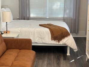 Iron/ironing board, WiFi, bed sheets