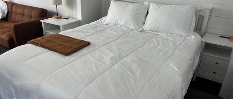 Iron/ironing board, WiFi, bed sheets