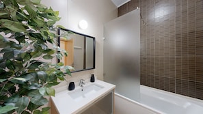 ヘアドライヤー、タオル