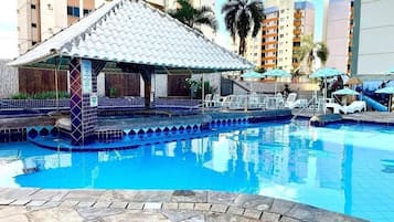 5 outdoor pools