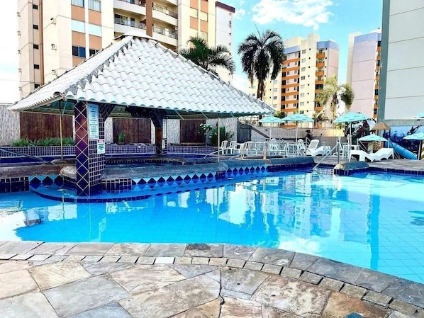 5 outdoor pools