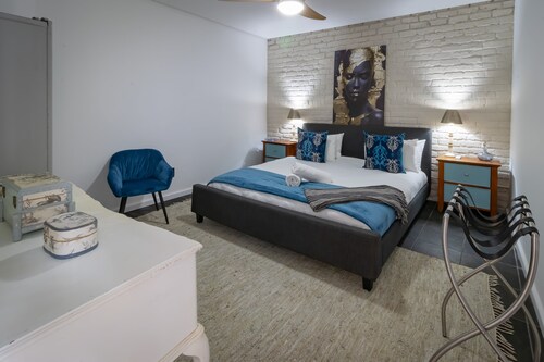 MOUNT RD OCEAN VIEW Charming 2-bedroom apartment in PORT ELIZABETH