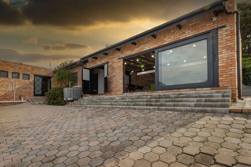 MOUNT RD OCEAN VIEW Charming 2-bedroom apartment in PORT ELIZABETH