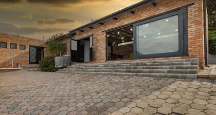 MOUNT RD OCEAN VIEW Charming 2-bedroom apartment in PORT ELIZABETH