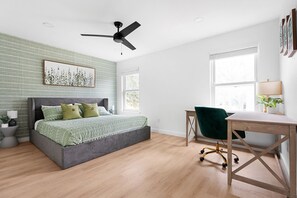 2 bedrooms, desk, iron/ironing board, WiFi