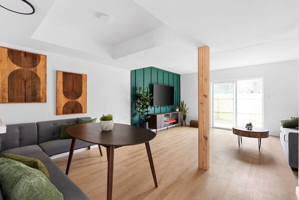 TV, fireplace, offices