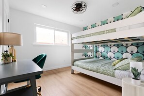 2 chambres, bureau, fer et planche à repasser, Wi-Fi