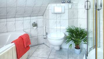 Haartrockner, Handtücher, Seife, Toilettenpapier