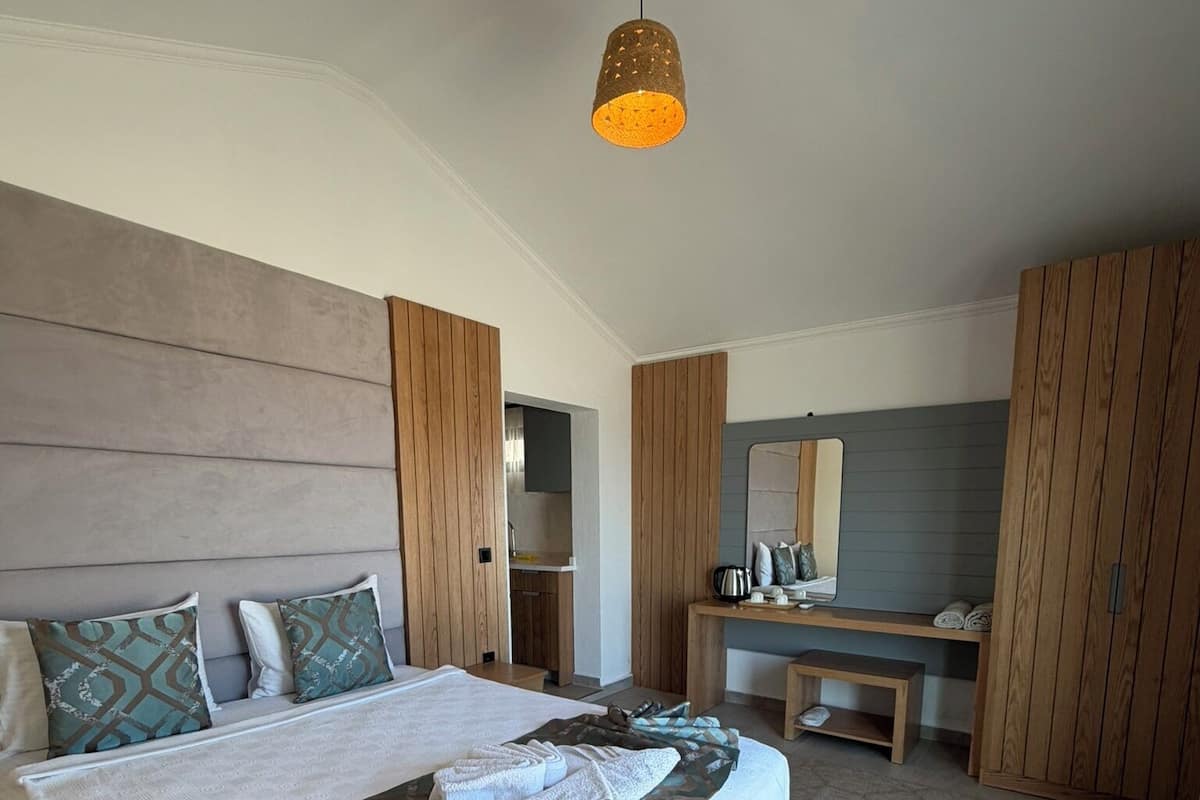 Standard Studio Suite, Partial Sea View | Desk, laptop workspace, bed sheets