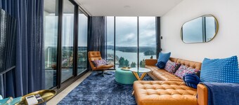 Luxury 1BR Apt with Lake Views in Belconnen